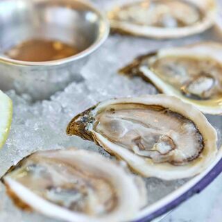 Swift & Sons Tavern & Oyster Bar - Chicago - 2