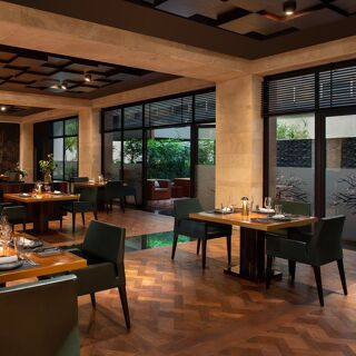 Hunters Room & Grill - 5