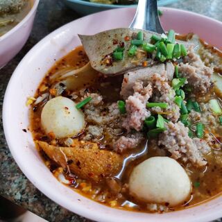 Rung Rueang Pork Noodle - Bangkok - 4