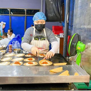 Khanom Bueang Wan Phueng Noi (Chok Chai 4) - Bangkok - 1