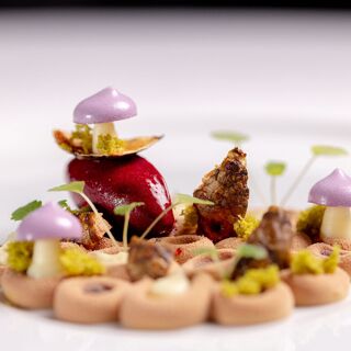 1570 - CASUAL FINE DINING - 1