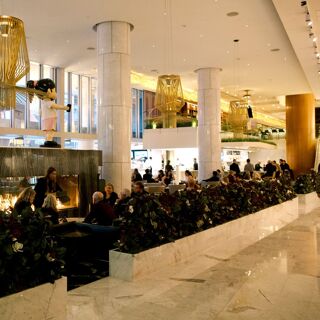 The Lobby Lounge & RawBar - Vancouver - 3