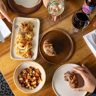 À Table - 9